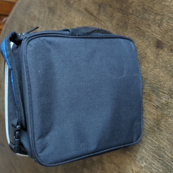 Black and blue lunchbox - Picture 8 of 9